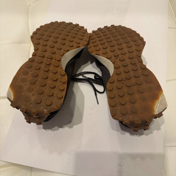 Women's New Balance 327 Moonbeam Size 8 Worn Sneakers with some wear and tear - Picture 15 of 16